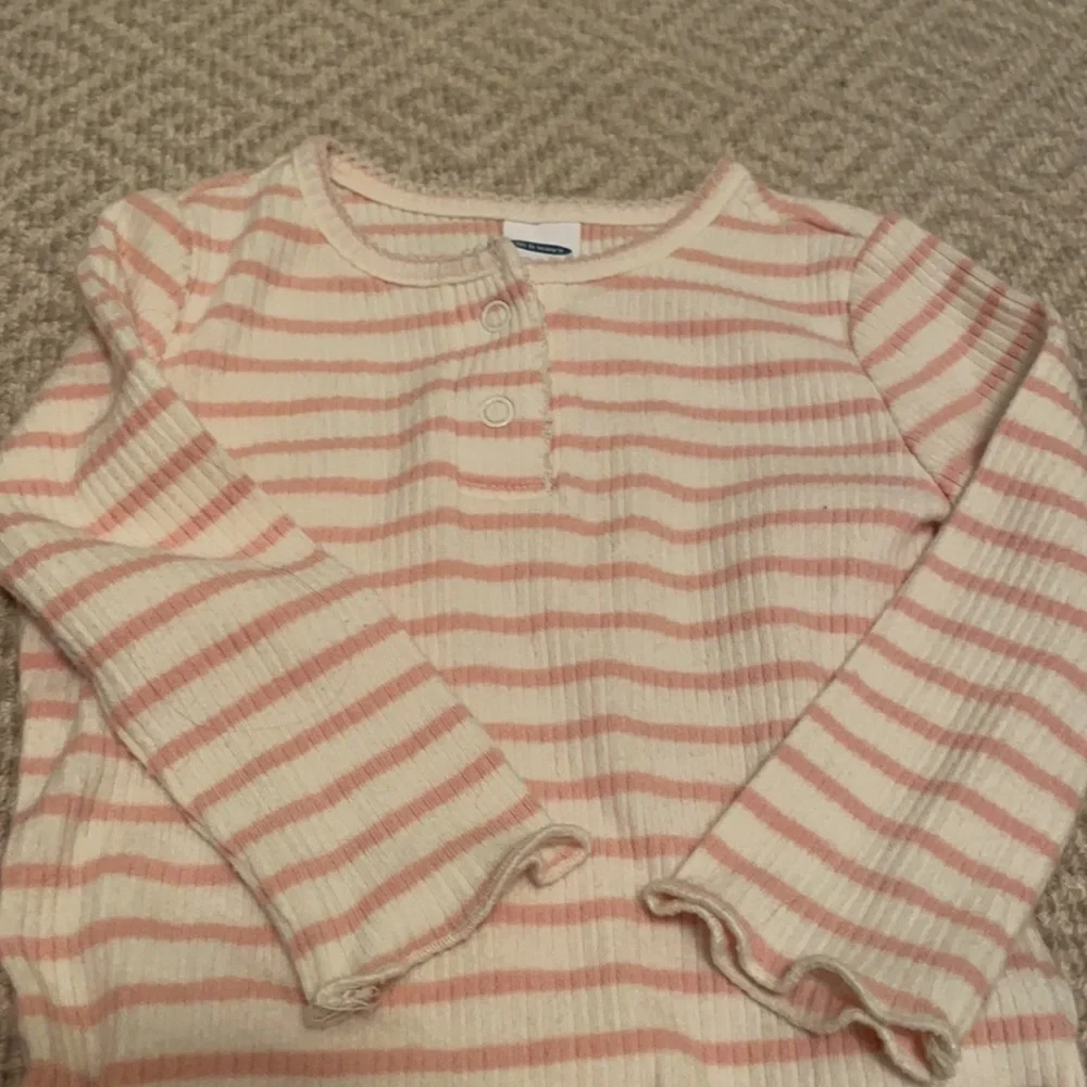 Old Navy Bundle striped set and heart print onesie  pink white 3-6M
